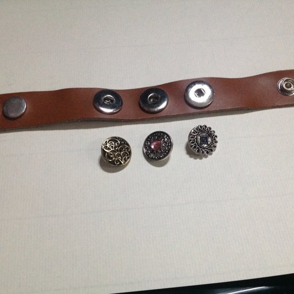 **Sale** Retro Ginger Snaps 3-Snap Leather Bracelet - Picture 7 of 7